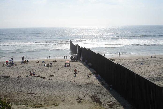 Encuentros de migrantes en México y EE. UU. caen más del 80% en 2025