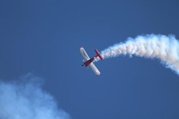 Piloto sobrevive a impactante acuatizaje de avioneta en Oak Island, Carolina del Norte
