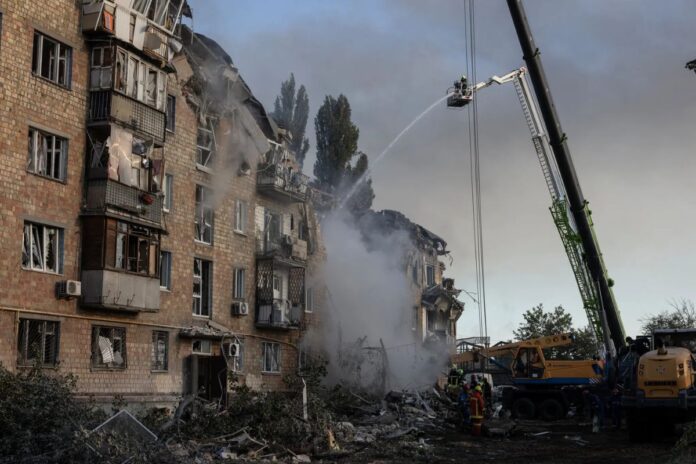 Rusia bombardea Kiev con el mayor ataque en meses, dejando al menos 18 muertos