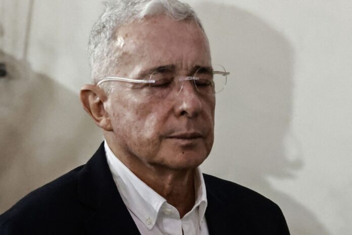 Tribunal ordena liberación del expresidente de Colombia Álvaro Uribe Vélez