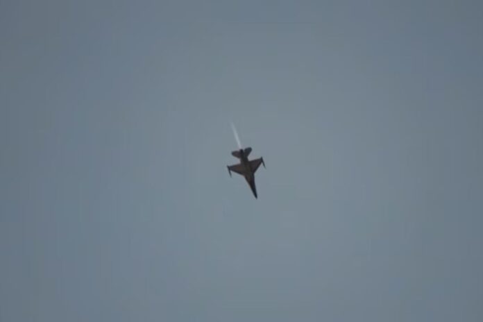 Impresionante video muestra la tragedia del F-16 en Radom: Piloto muere en accidente aéreo