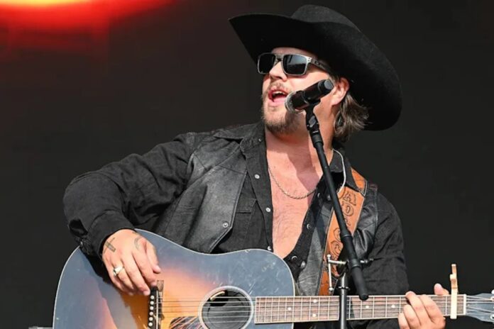 Gavin Adcock enfrenta caos en concierto tras irrupción de un fan en Wichita