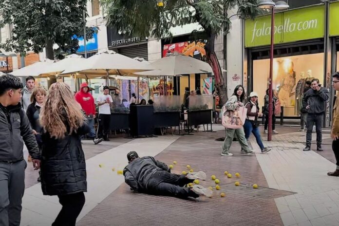 Chilenos muestran solidaridad en experimento social de Charli Rodríguez