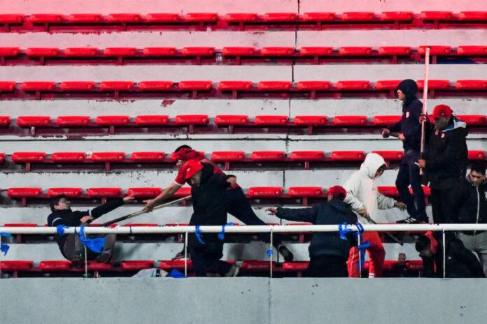 Reacción de Johnny Herrera, leyenda de la U de Chile, ante los graves incidentes en el Estadio de Independiente