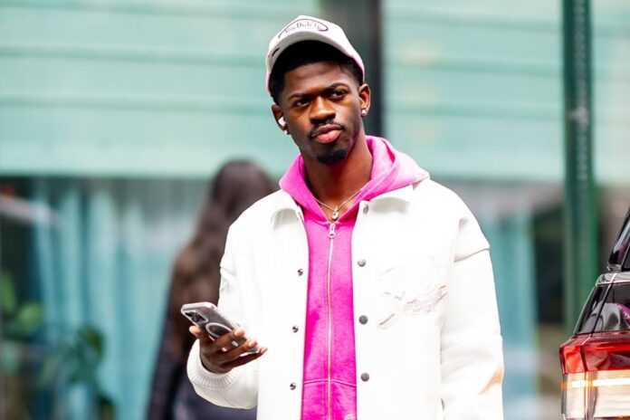 Lil Nas X arrestado y hospitalizado por posible sobredosis tras andar en ropa interior por Los Ángeles