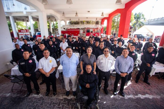 Estefanía Mercado reconoce valentía y entrega de los bomberos de Playa del Carmen en el Día del Bombero