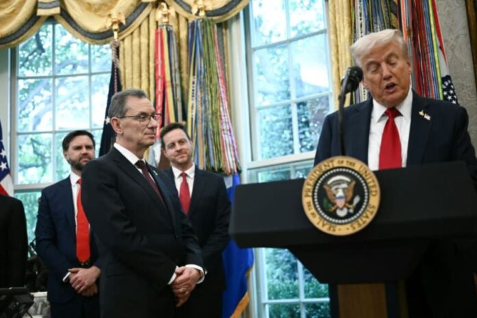 Donald Trump y Pfizer sellan acuerdo para reducir precios de medicamentos en Estados Unidos