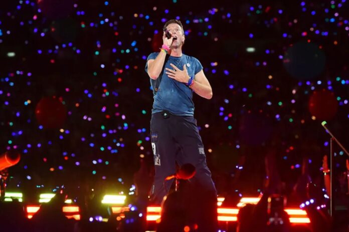 Chris Martin enfrenta críticas tras tenso momento con fans israelíes en concierto de Coldplay en Londres