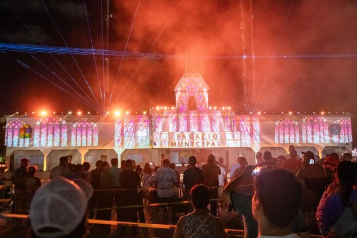 Playa del Carmen celebra Independencia con un videomapping espectacular y un Grito histórico en el estadio Mario Villanueva