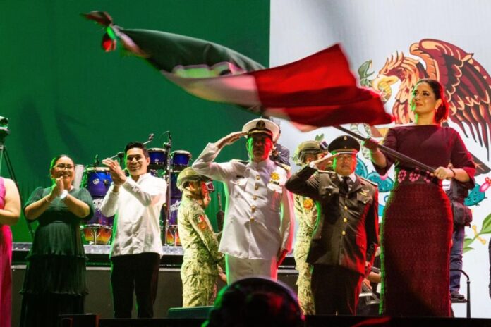 Estefanía Mercado lidera un Grito de Independencia histórico ante 50 mil personas en Playa del Carmen