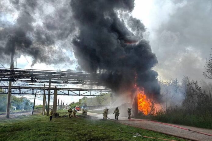 Ucrania golpea el corazón energético de Rusia: 17-21% de la capacidad petrolera afectada por drones