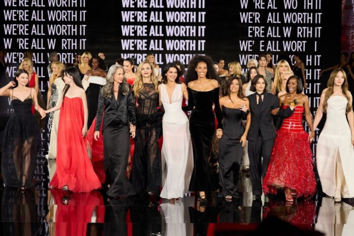 De Ana Milán a Jane Fonda: El desfile de L'Oréal Paris que une sororidad y estilo en París