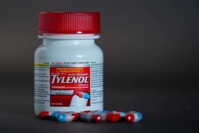 Donald Trump y RFK Jr. vinculan el Tylenol durante el embarazo con el autismo: Esto es lo que necesitas saber