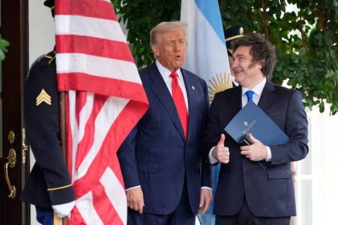 Donald Trump elogia a Javier Milei, pero condiciona ayuda financiera al triunfo electoral en Argentina