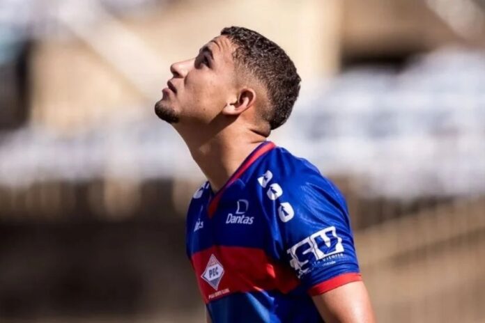 Futbolista brasilero fallece al chocar contra una vaca en motocicleta Futbolista brasilero fallece al chocar contra una vaca en motocicleta