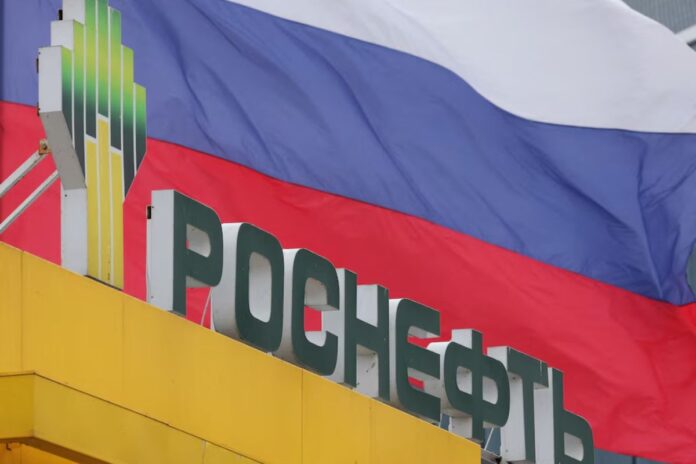 Petróleo se dispara hasta un 5:% tras sanciones de Donald Trump a gigantes petroleros de Rusia