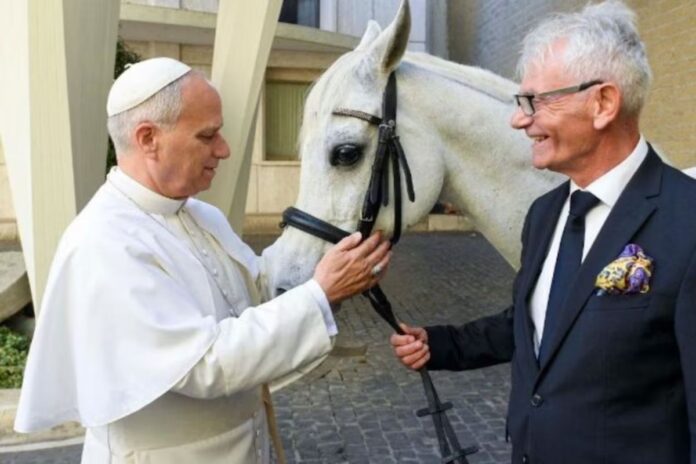 Papa León XIV: El caballo blanco que evoca su galope misionero por el Perú remoto