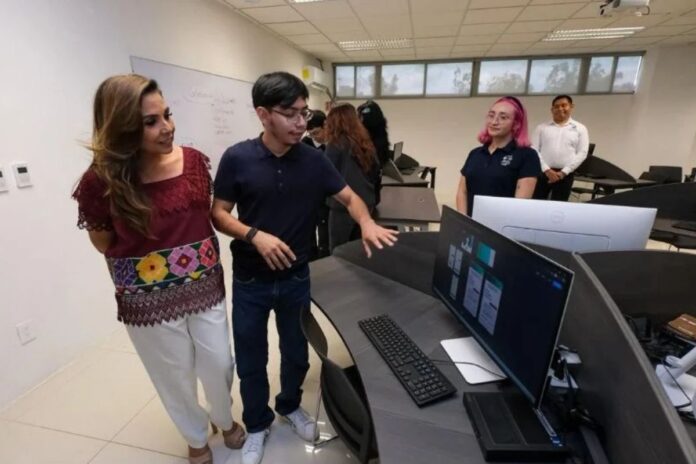Mara Lezama supervisa los nuevos laboratorios de la Universidad Politécnica de Bacalar Mara Lezama supervisa los nuevos laboratorios de la Universidad Politécnica de Bacalar