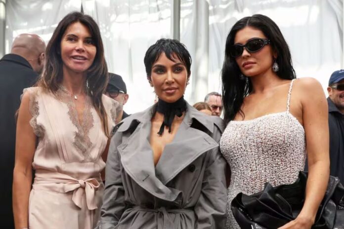 Kim Kardashian sorprende en París con un 