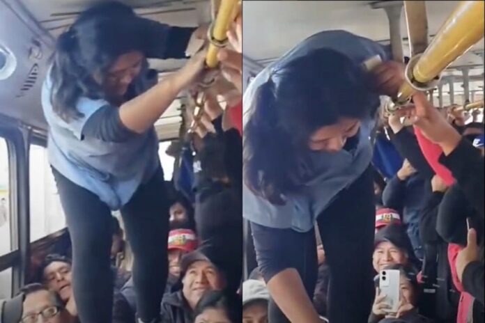 Cobradora en Perú se viraliza por pararse sobre los asientos