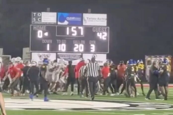 39 jugadores suspendidos: Pelea campal en playoffs de futbol americano de preparatoria en Georgia