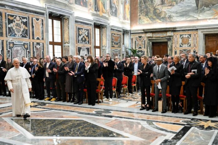 Papa recibe en el Vaticano a estrellas de Hollywood