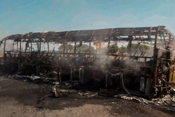 16 municipios de Michoacán sufren narcobloqueos tras operativo contra 