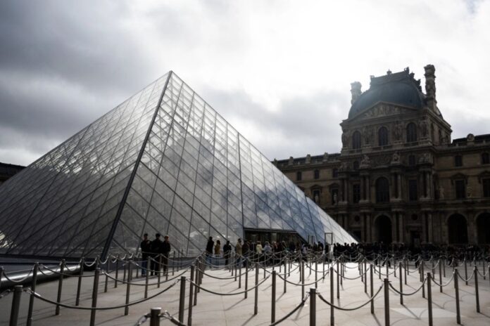Louvre sube la barrera: 45% más caro para no europeos desde 2026