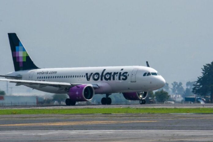 Desvían a Monterrey vuelo de Volaris por comportamiento agresivo de pasajero