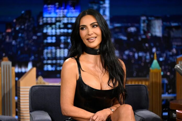 Kim Kardashian rompe en llanto tras reprobar examen