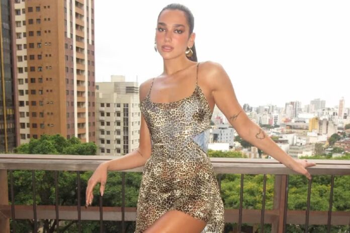 Dua Lipa regresa a CDMX y su papá es visto dentro de 