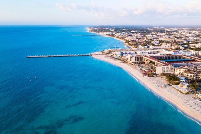 Quintana Roo planea rescatar de 33.5 kilómetros de playa