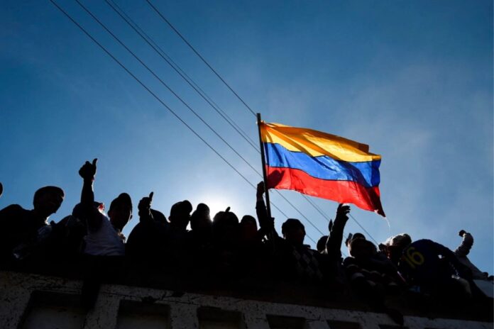 Ecuador aumenta a 482 dólares salario mínimo para 2026