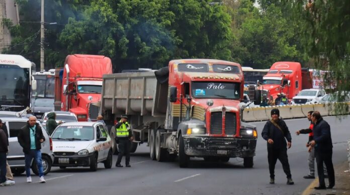 Transportistas convocan Megamarcha con participación de madres buscadoras, maestros y pensionados.