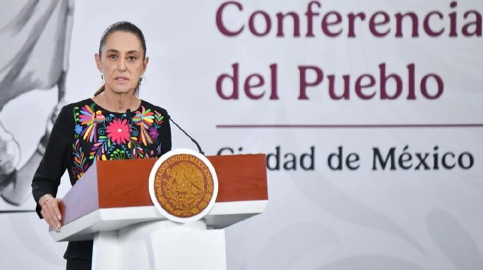 Presidenta Claudia Sheinbaum durante el anuncio de la iniciativa para alertar a partidos sobre candidatos con posibles nexos criminales.