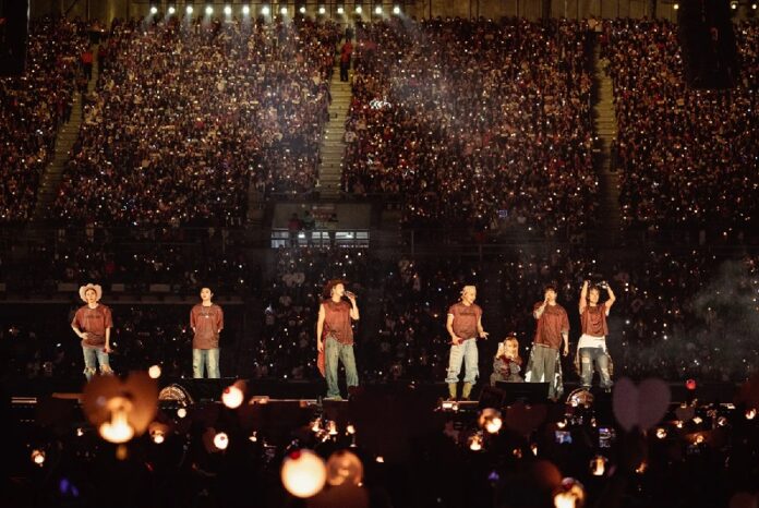 Estadio GNP Seguros completamente lleno con miles de ARMYs durante los conciertos de BTS en Ciudad de México