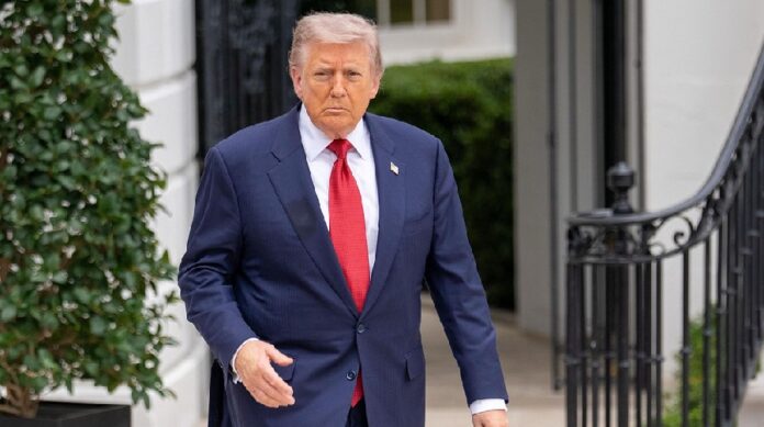 Presidente Donald Trump hablando sobre la respuesta de Irán