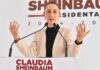 Sheinbaum envía al Senado reforma que aplaza elección de jueces al 2028 Presidenta Claudia Sheinbaum durante el anuncio del envío al Senado de la reforma que aplaza la elección popular de jueces hasta 2028.