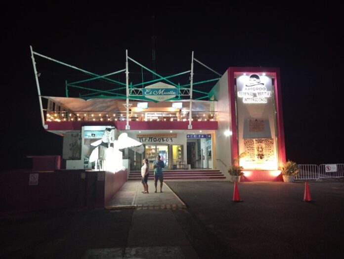 Antiguo restaurante de la terminal marítima de Chetumal que el DIF Quintana Roo planea convertir en cafetería.