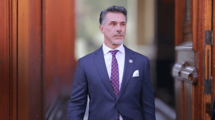Sergio Mayer Bretón, diputado federal, quien presentó su renuncia irrevocable a la militancia en Morena este 20 de mayo de 2026.
