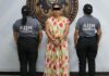 Detienen a Blanca Yanet Chiu López, alcaldesa de Jiquipilas, Chiapas, por presunta extorsión Blanca Yanet Chiu López, exalcaldesa de Jiquipilas, Chiapas, custodiada por elementos de la Agencia de Investigación e Inteligencia Ministerial (AIIM) tras su detención por presunta extorsión.