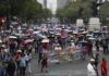 CNTE marcha por el Centro de CDMX e intenta plantón en el Zócalo Manifestantes de la CNTE en avenida 5 de Mayo, cerca del Zócalo de la Ciudad de México.