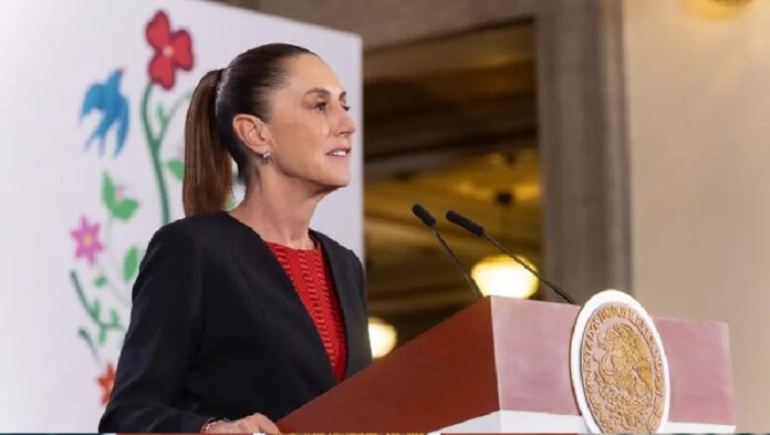 Presidenta Claudia Sheinbaum durante mañanera donde advierte riesgo de intervención extranjera en elecciones de 2027.