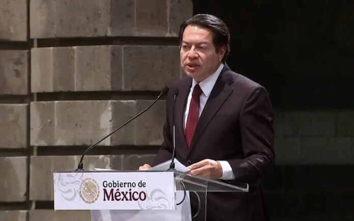 Mario Delgado Carrillo, titular de la SEP, durante el anuncio del incremento salarial a maestros