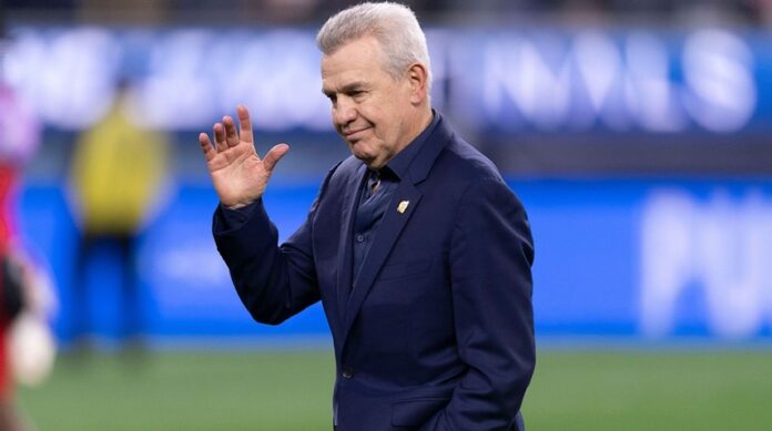Javier Aguirre durante entrenamiento de la Selección Mexicana rumbo al Mundial 2026.