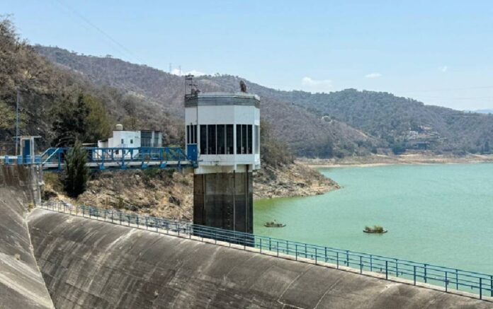 Vista panorámica del embalse del Sistema Cutzamala, principal fuente de abastecimiento de agua para la Ciudad de México y el Estado de México
