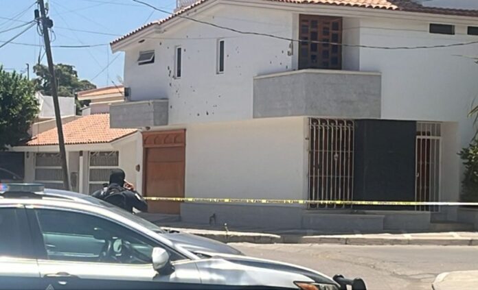 Fachada de vivienda baleada en colonia Las Quintas Culiacán, propiedad de Rubén Rocha Moya
