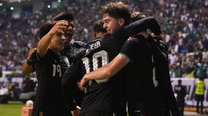 Jugadores de la Selección Mexicana celebran triunfo 2-0 sobre Ghana en Puebla rumbo al Mundial 2026.