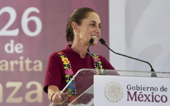 La presidenta Claudia Sheinbaum durante su anuncio del informe y festejo nacional por dos años de su triunfo electoral.