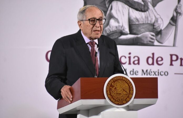 David Kershenobich, secretario de Salud de México, durante la emisión del aviso por brote de hantavirus en el crucero MV Hondius